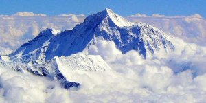 Terromoto en Nepal levantó y hundió varios metros del Himalaya