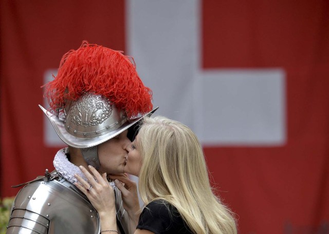 Vatican Swiss guard Dominic Bergamin kisses his wife Joanne prior to a swearing-in ceremony at the Vatican