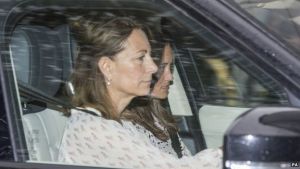 Carole y Pippa Middleton visitan a la nueva princesa