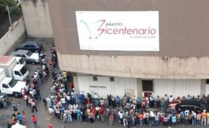 Arrestan a tres mujeres que vendían cupos en cola del Bicentenario Vargas
