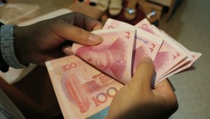China recorta los tipos de interés un cuarto de punto para estimular economía