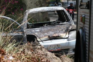 Muere hombre carbonizado dentro de un carro robado (Fotos)