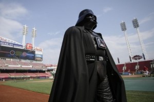 Darth Vader concientiza a ciclistas sobre uso del casco