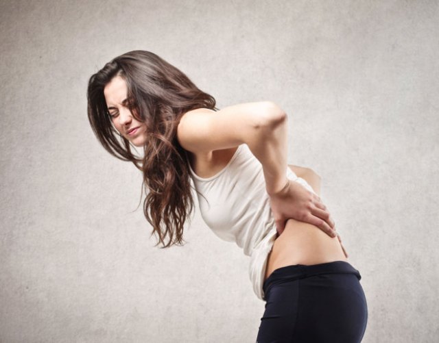 Dolor de espalda prolongado puede ser síntoma de Espondilitis Anquilosante