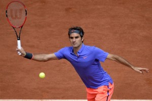 Federer avanza a octavos de final en París
