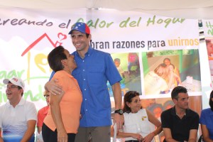 Capriles: La mayoría de las madres venezolanas son humildes y tienen que levantar solas a sus hijos