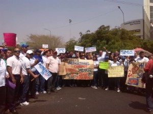 Protesta de los trabajadores de LUZ bloquea el paso a la altura del rectorado
