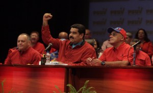 Maduro asegura que colas en los comercios obedecen a “saboteo de infiltrados”