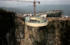 ¿Miedo a las alturas? China estrena el mirador más largo del mundo