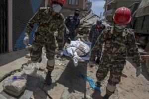 Cifra de muertos por terremoto en Nepal es la mayor de la que se tenga registro en el país