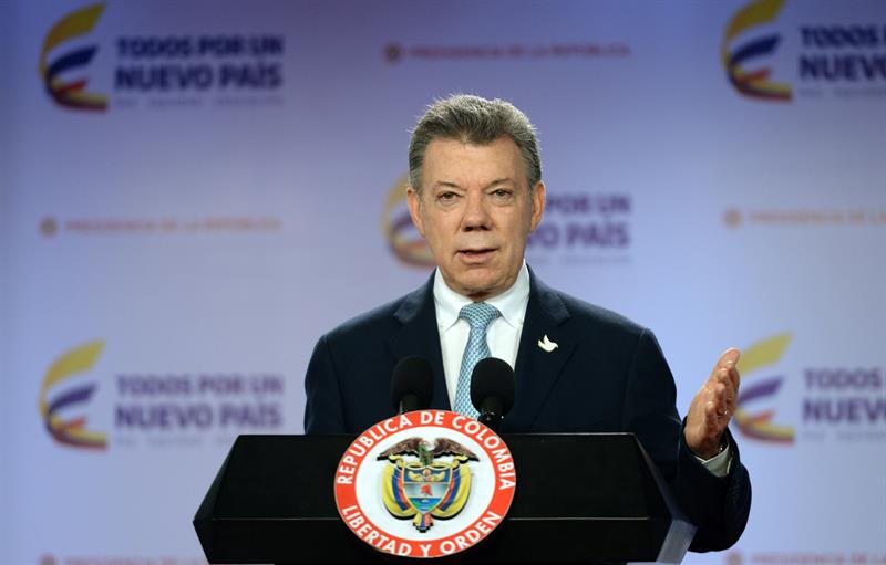 Imagen favorable de Santos entre los colombianos baja al 38 %, según sondeo