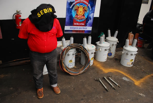Sebin-arrestó-a-trabajador-de-Corpoelec-con-objetos-eléctricos-robados