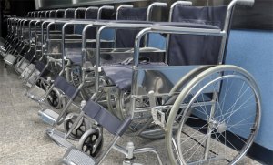 Los problemas de los discapacitados: Sillas de ruedas y bastones especiales inaccesibles
