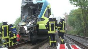Dos muertos y 20 heridos al chocar un tren y un camión en Alemania