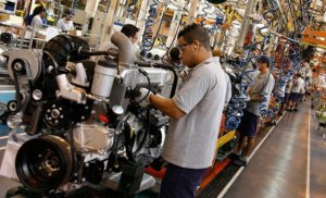 Mercedes Benz anuncia el despido de 500 trabajadores en Brasil por caída de ventas
