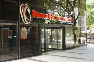 Trabajadores de Banco Bicentenario denunciaron despidos