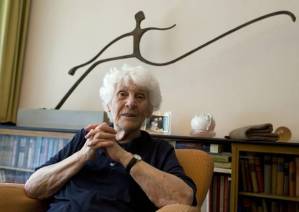 Una pediatra de 102 años lee su tesis doctoral en Alemania