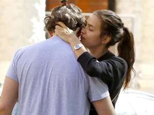 ¡Besos y más besos! Esto fue lo que hizo la pareja boom de Hollywood en la playa (Fotos)