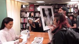 Kim Kardashian fue atacada por manifestantes en Nueva York (Video)