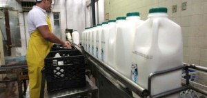 Seguiremos malnutridos: Mira cuánto tienes que pagar para tomar un vaso de leche en revolución