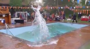Aterrador: El terremoto de Nepal vaciando una piscina (VIDEO)
