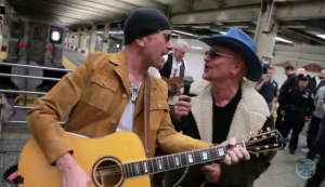 U2 sorprendió a los usuarios del metro en Nueva York (Video)