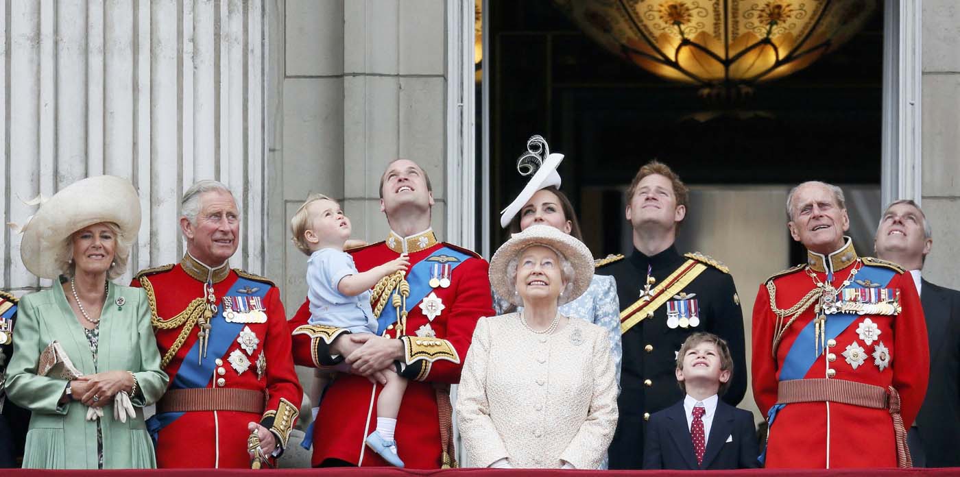 La reina Isabel II celebra su cumpleaños con un desfile militar en Londres (Fotos)