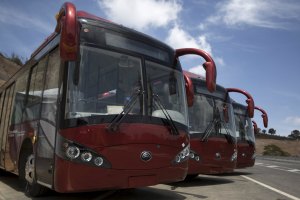 Los pocos autobuses “rojitos” en Puerto Ordaz se caen a pedazos (FOTO)
