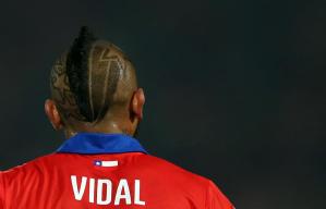 El mediocampista chileno Arturo Vidal fue hospitalizado por Covid-19
