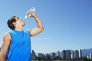 Estudio confirma que deshidratación afecta estado de ánimo