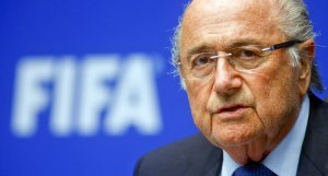 Blatter renuncia a la FIFA en medio del escándalo de corrupción más grande de su historia