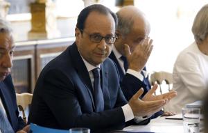 Hollande afirma que Francia hará todo para que Grecia se quede en el euro