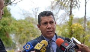Henri Falcón: Gobierno debe conceder medidas humanitarias a Ceballos y López