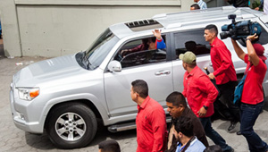 La camioneta de 65.000 dólares con la que Maduro llegó a votar (fotos)