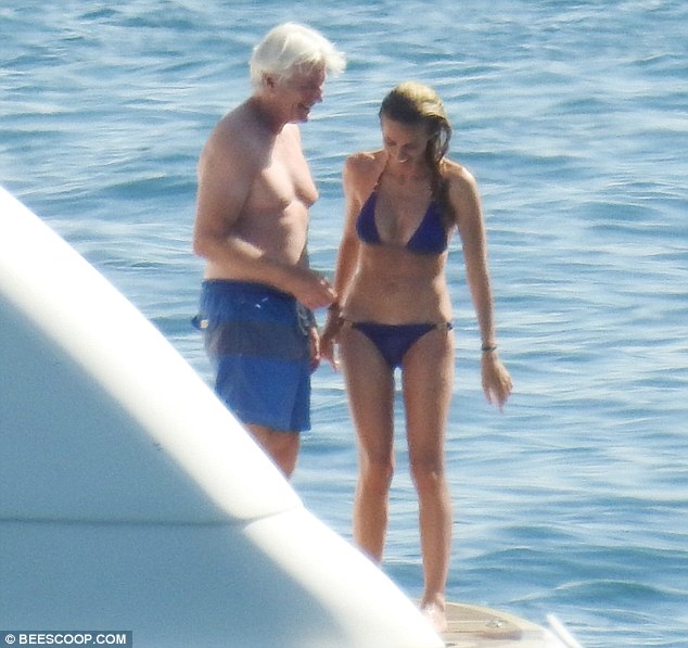 Fotografían a Richard Gere con su novia española Alejandra Silva en la playa