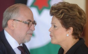 Asesor de Rousseff descarta convocar a embajador en Caracas por caso de senadores
