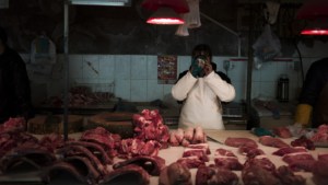 Decomisan en China carne congelada con más de 40 años