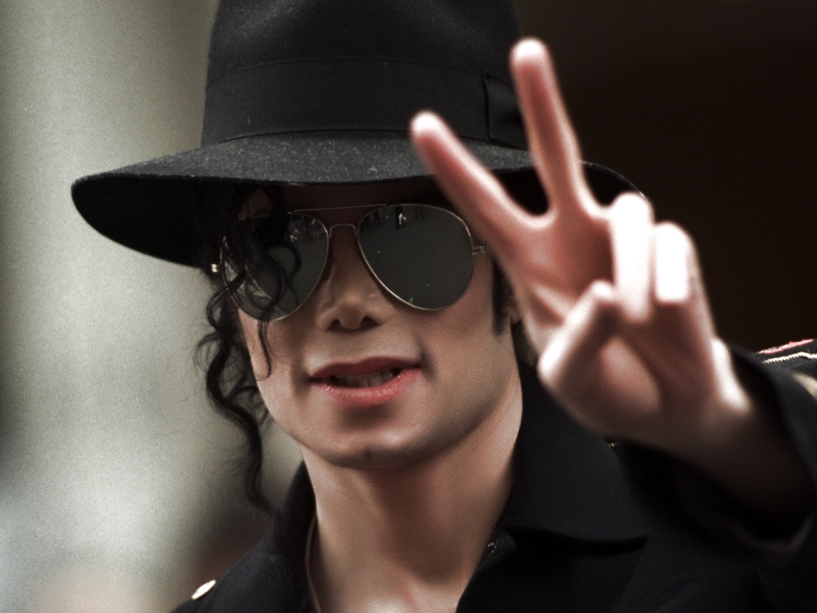 Familia de Michael Jackson asegura que el cantante nunca abusó de los niños (VIDEO)