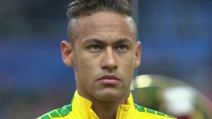 Las paperas podría causar un mes de baja a Neymar