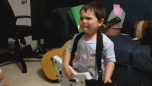 ESTILACHO: El niño rockero que te robará una sonrisa (Video)