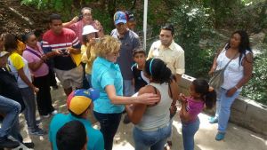 Gobierno de Miranda entregó recursos para reparación de viviendas y caminerías en Guarenas