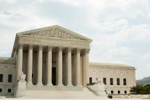 El Supremo de EEUU publica su primer código ético tras varios escándalos de sus jueces