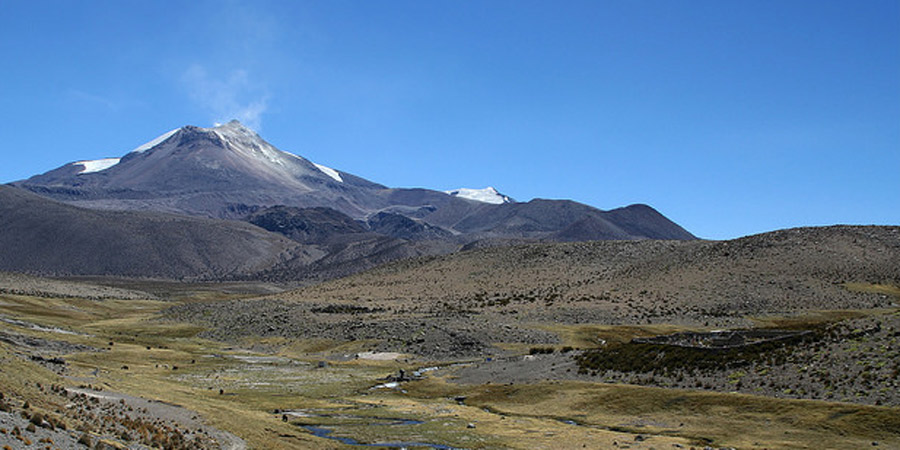 Continúa en alerta amarilla volcán chileno Guallatiri tras doce sismos