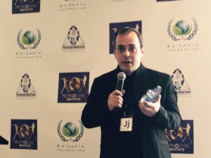 J.J. Rendón recibe premio Humanitario de Innovación