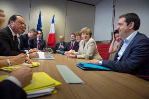 Merkel y Hollande quieren que se realice una cumbre de líderes de la zona euro el martes