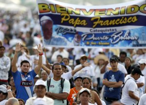 Miles de fieles participaron en vigilia en el Parque Samanes para misa papal (Fotos)