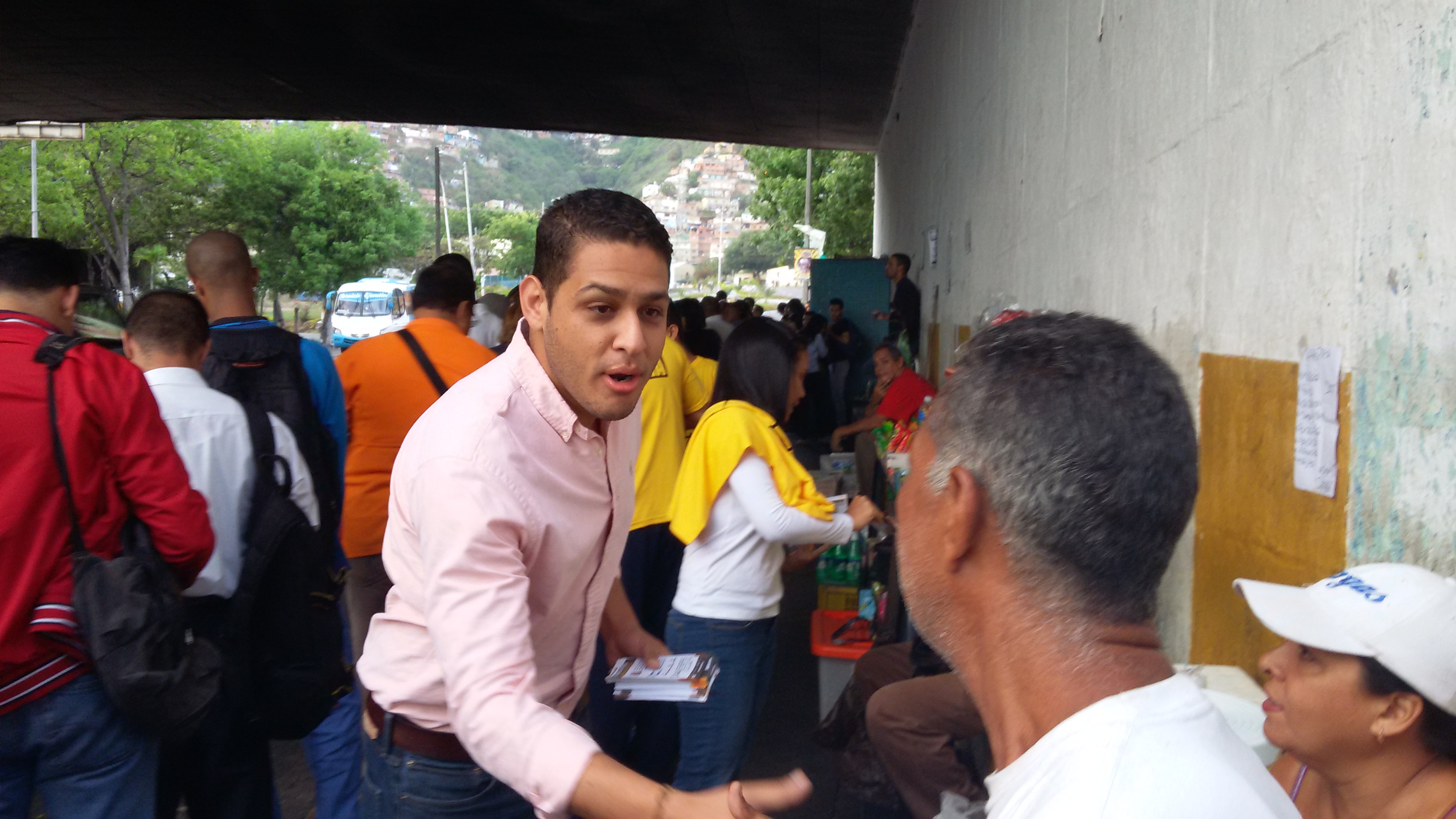 José Manuel Olivares invita a los jóvenes venezolanos a inscribirse en el RE
