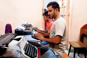 La máquina de escribir se niega a desaparecer en la India