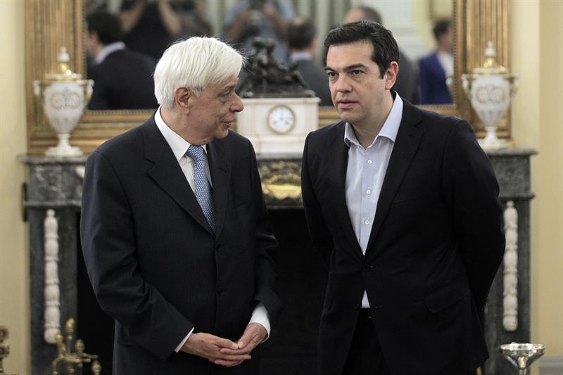 Tsipras opta por una remodelación de Gobierno limitada para ganar estabilidad