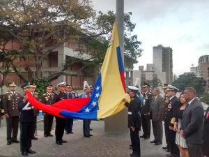 Con izada de la Bandera en el Panteón comenzaron los actos en honor a Bolívar